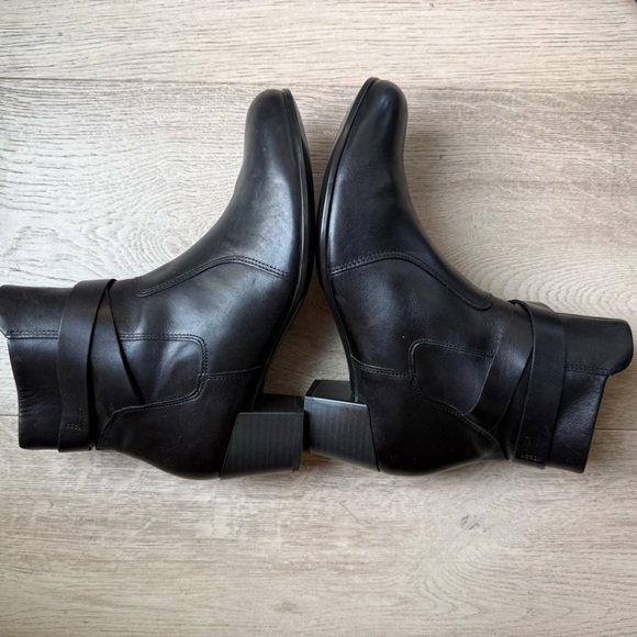 ECCO Black Leather Heeled Ankle Boots • Sz 7–7.5 • Ankle Harness Booties - Picture 6 of 12